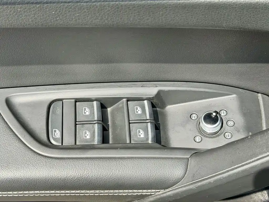 Audi Q5L 2020 — фото 16