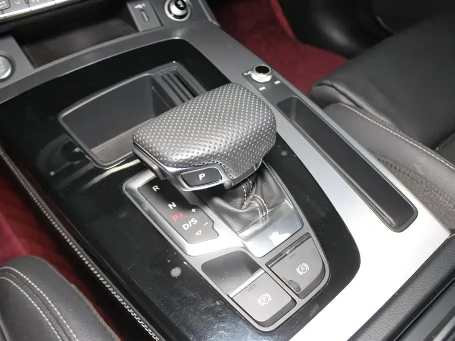 Audi Q5L Sportback 2024 — фото 12