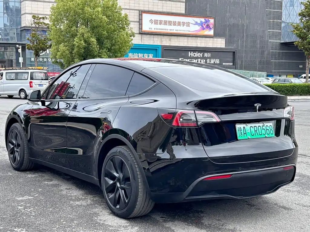 Tesla Model Y 2023 — фото 9