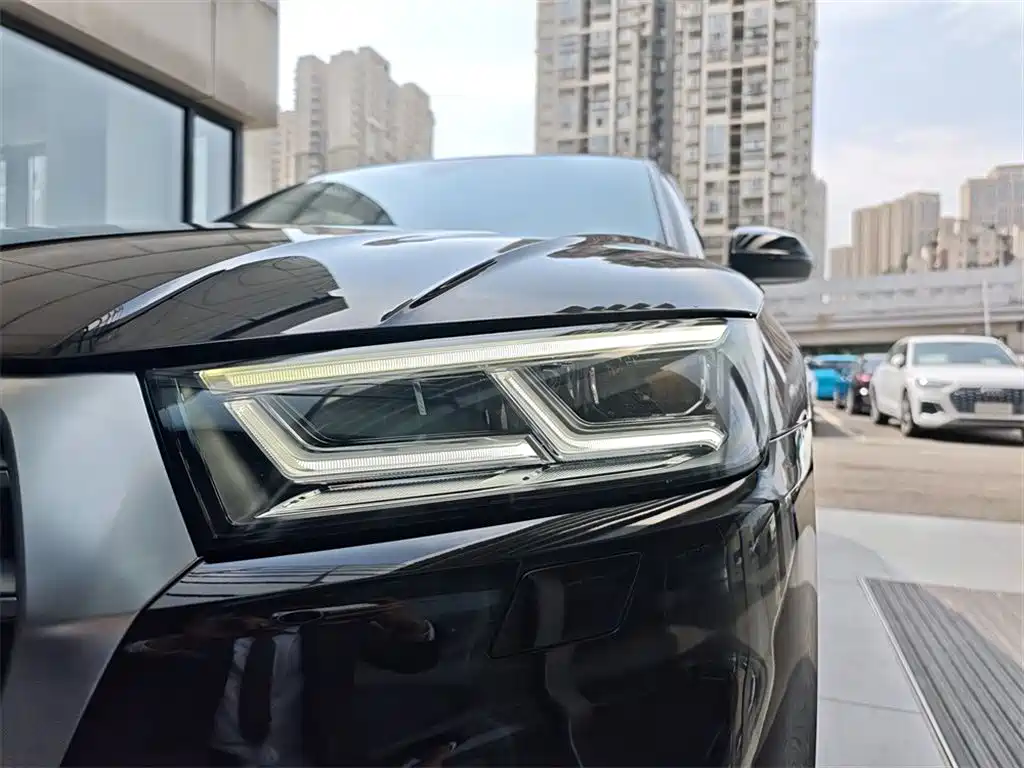 Audi Q5L 2020 — фото 12
