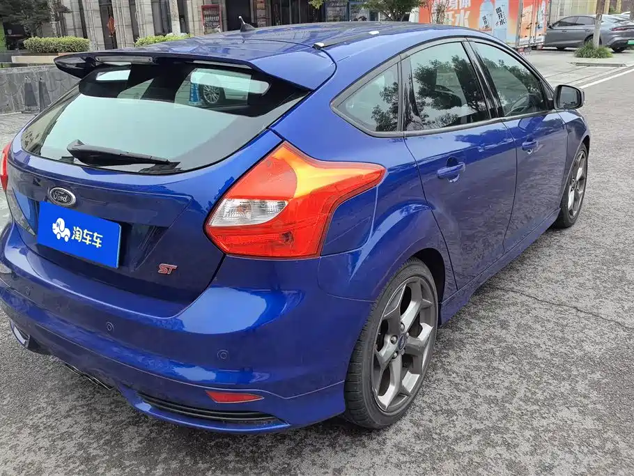 Ford Focus 2014 — фото 3