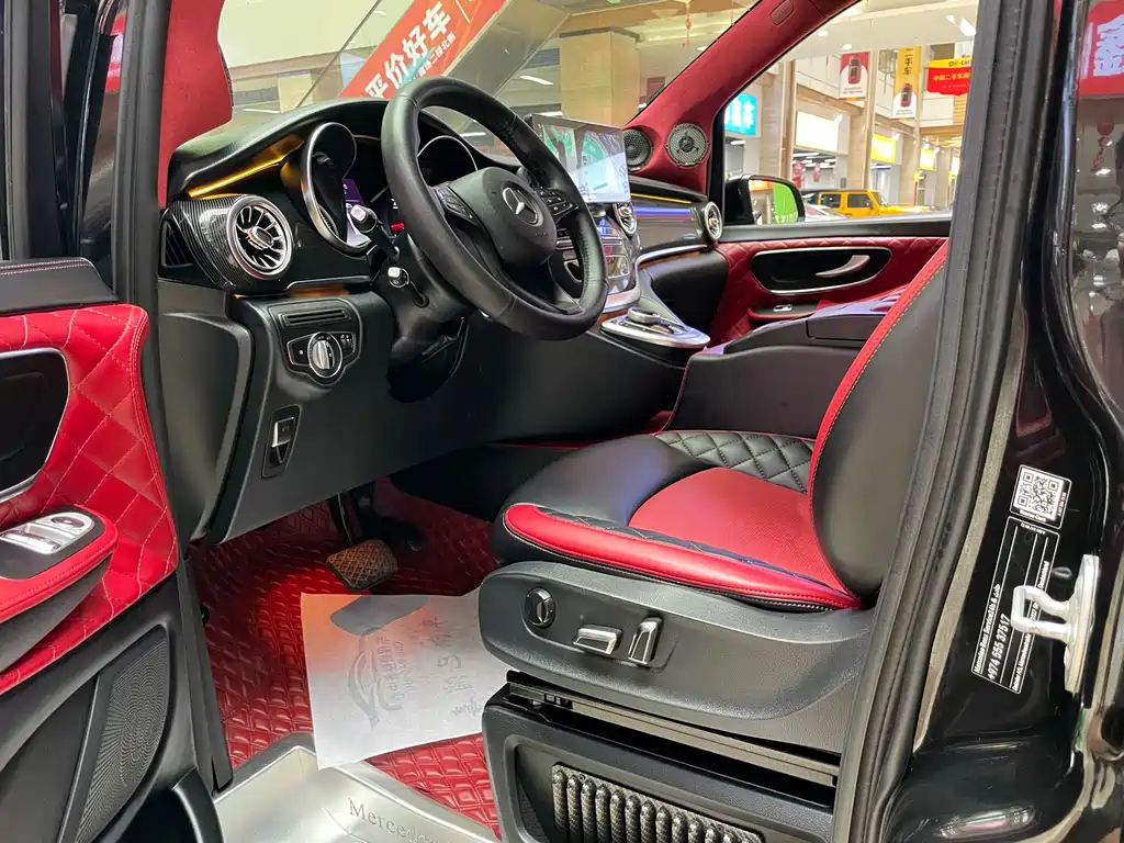 Mercedes-Benz V-Class 2020 — фото 16