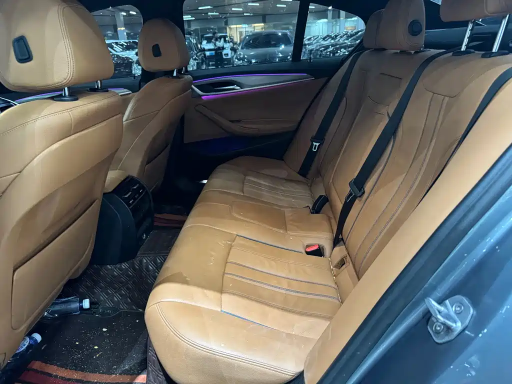 BMW 5 Series 2019 — фото 12