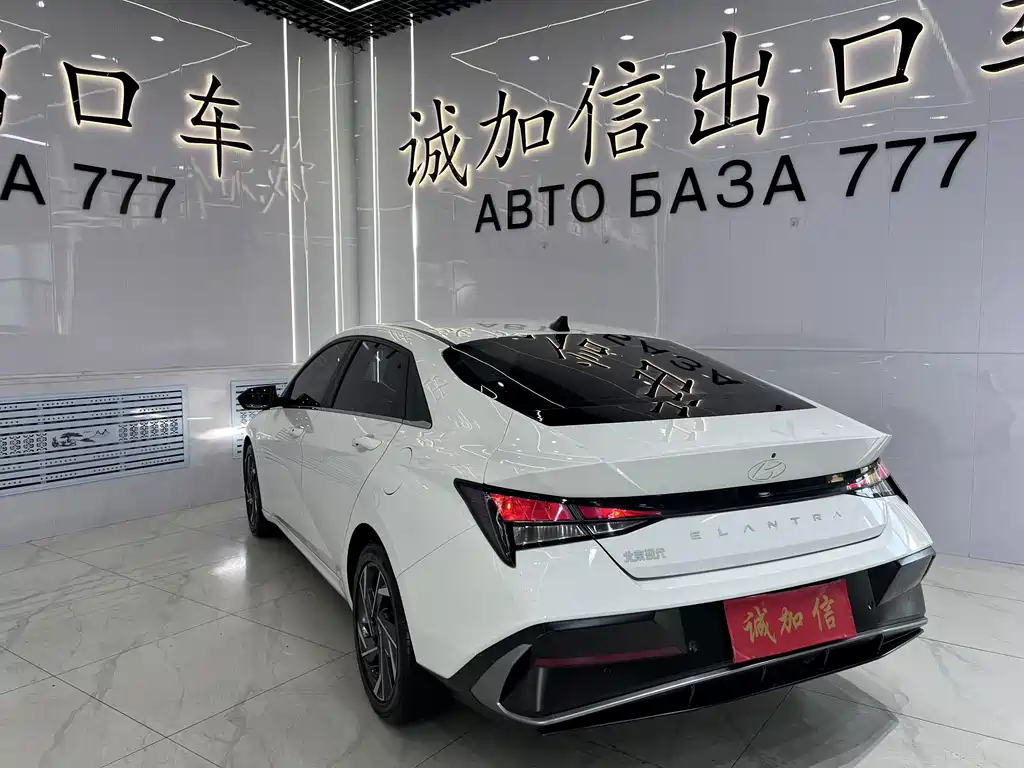 Hyundai Elantra 2023 — фото 4