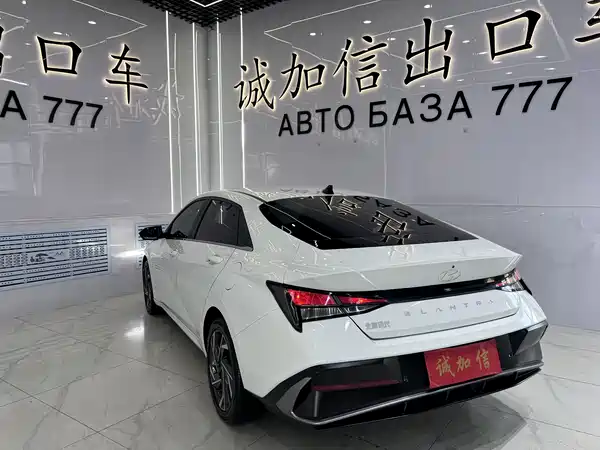 Hyundai Elantra 2023