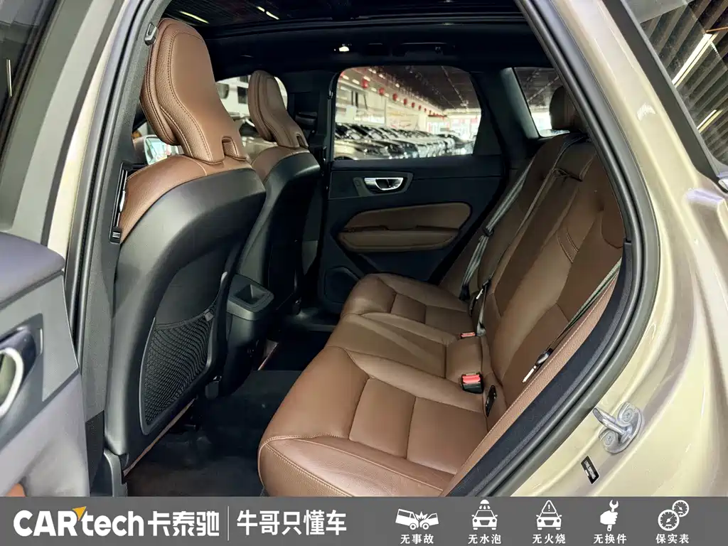Volvo XC60 2023 — фото 17