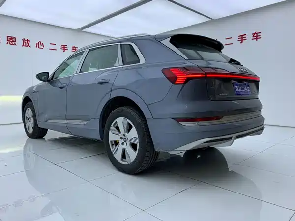 Audi e-tron 2026