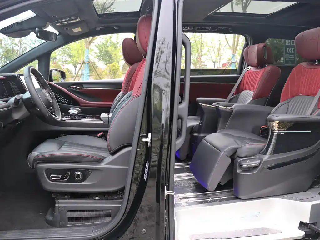 GAC Motor Trumpchi M8 2023 — фото 12