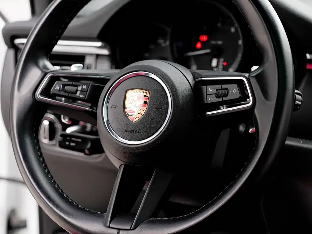 Porsche Macan 2022 — фото 9