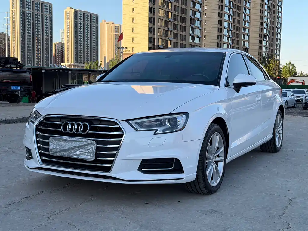 Audi A3 2018 — фото 1