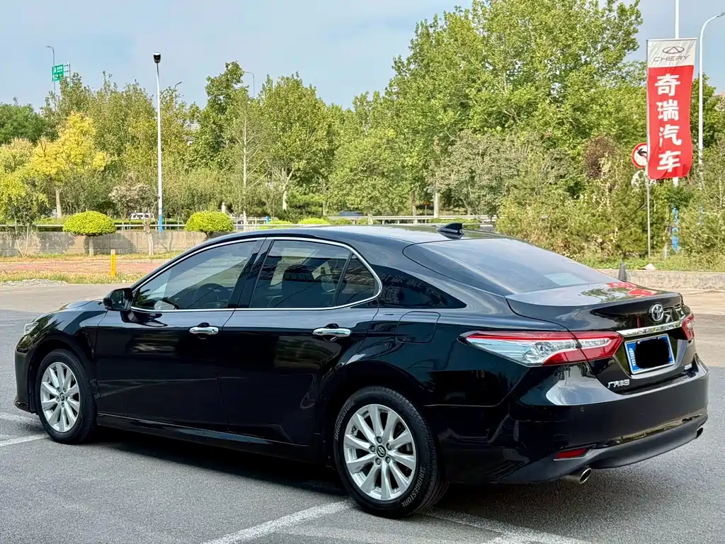 Toyota Camry 2020 — фото 6