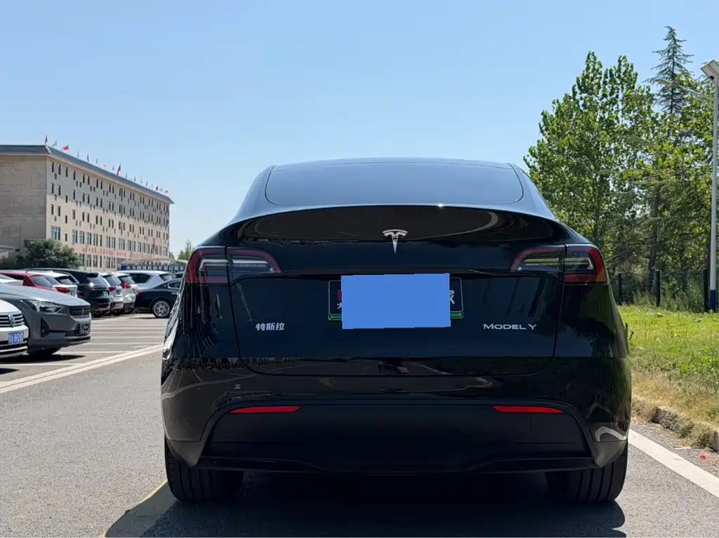 Tesla Model Y 2023 — фото 13