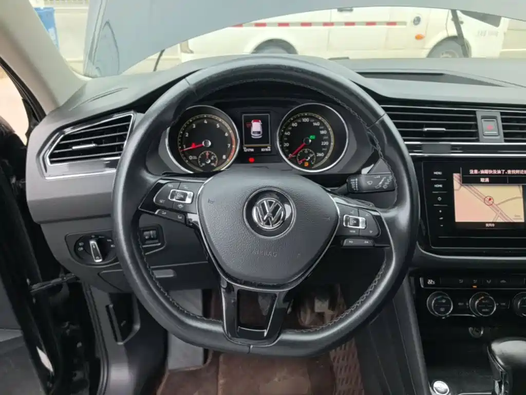 Volkswagen Tiguan L 2020 — фото 11