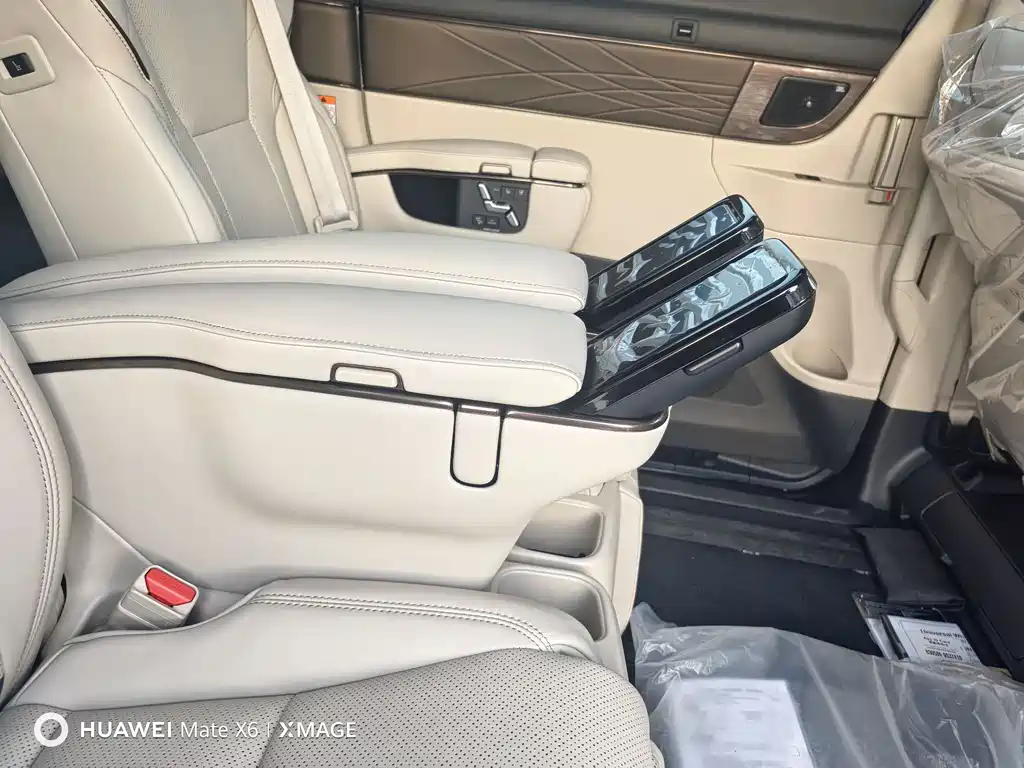 Toyota Alphard — фото 22