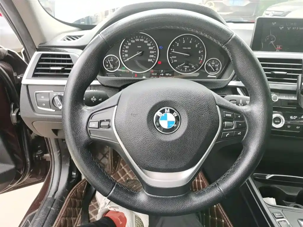 BMW 3 Series 2016 — фото 11