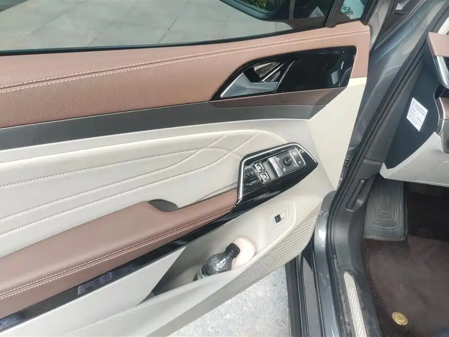 Volkswagen ID.6 X 2022