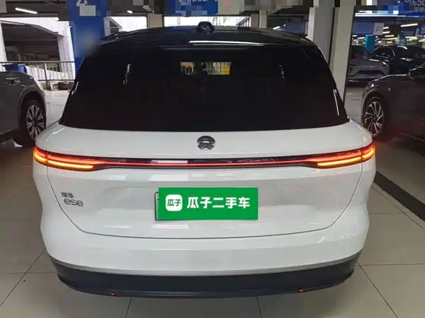 NIO ES8 2023