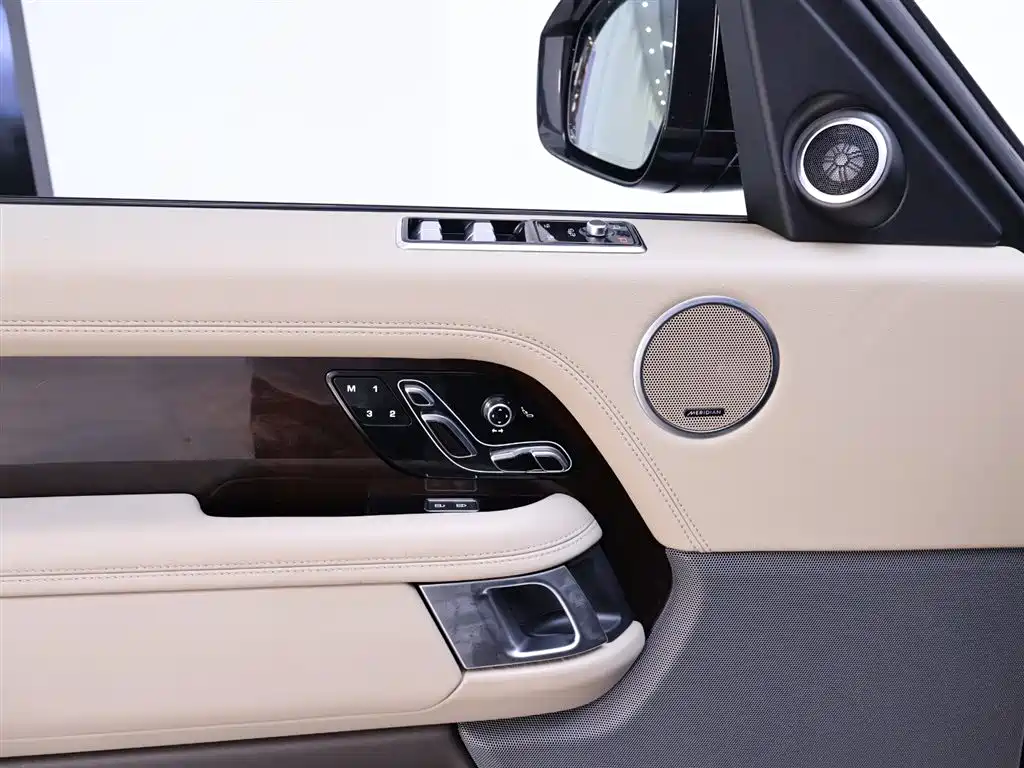 Land Rover Range Rover 2022 — фото 17