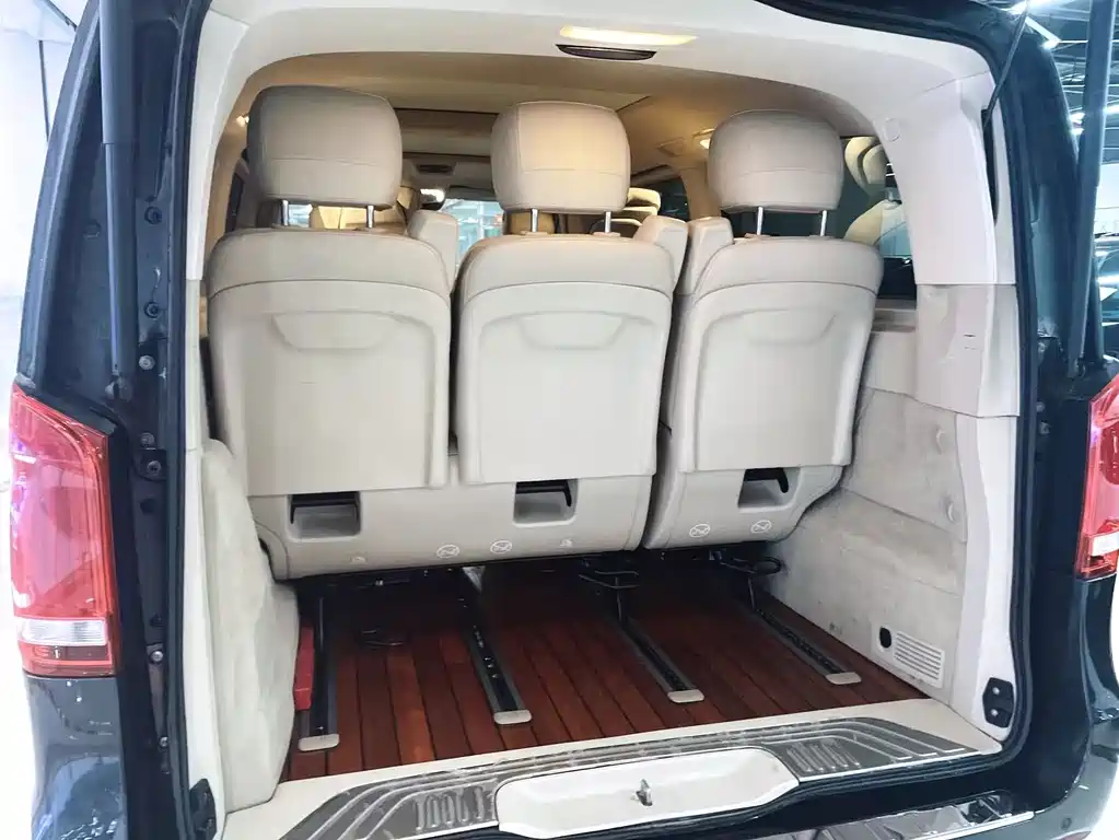 Mercedes-Benz V-Class 2021 — фото 13