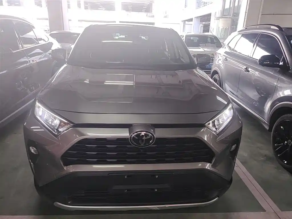 Toyota RAV4 2020 — фото 3