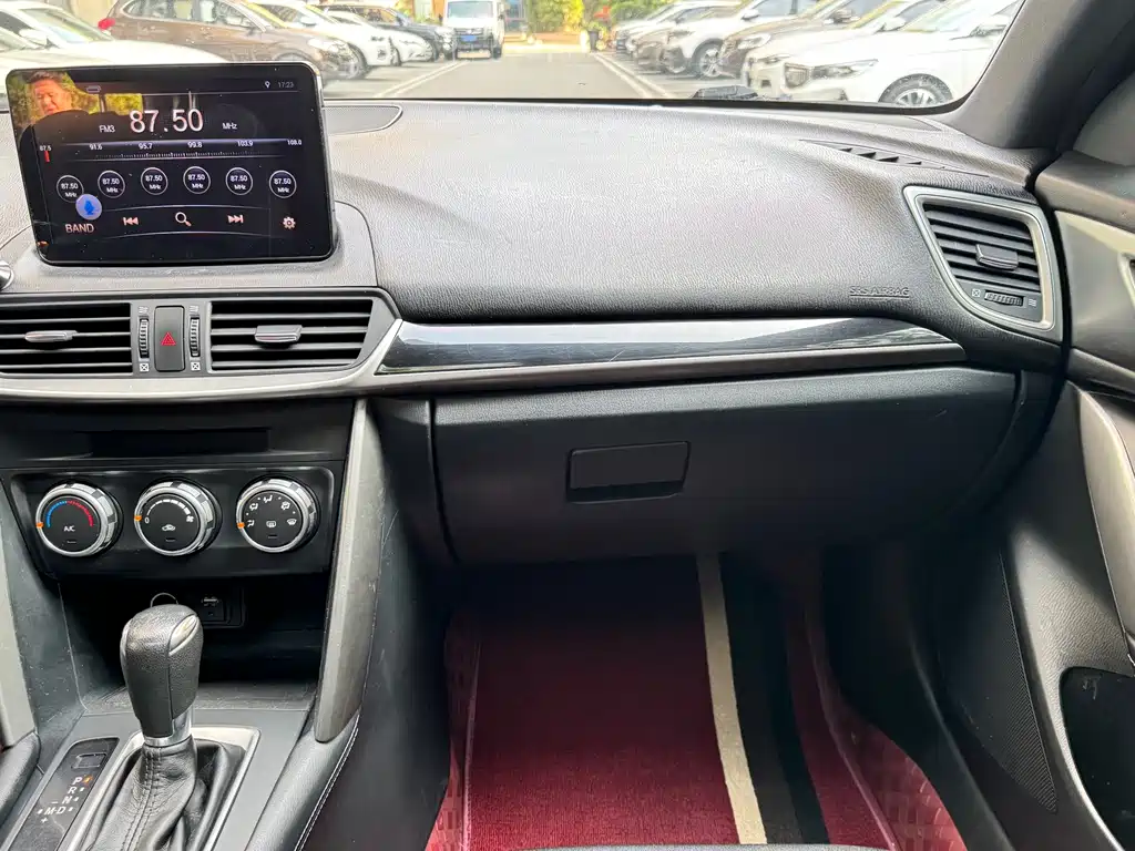 Mazda CX-4 2017 — фото 11