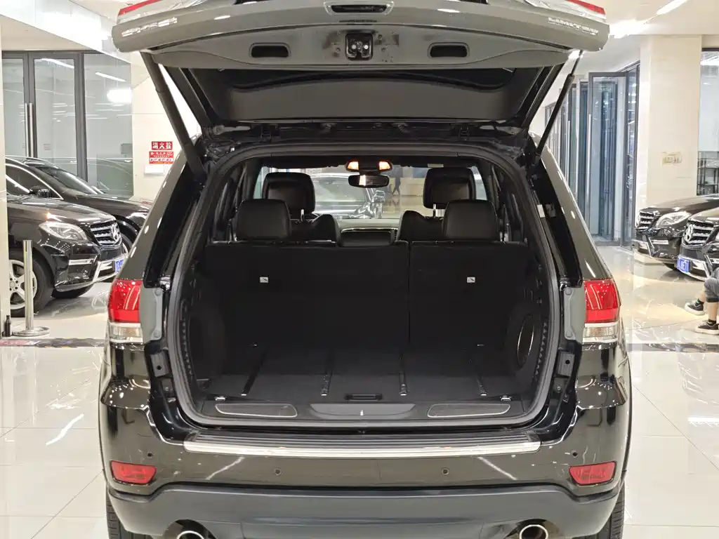 Jeep Grand Cherokee 2019 — фото 24