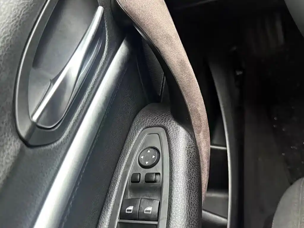 BMW 1 Series 2012 — фото 12
