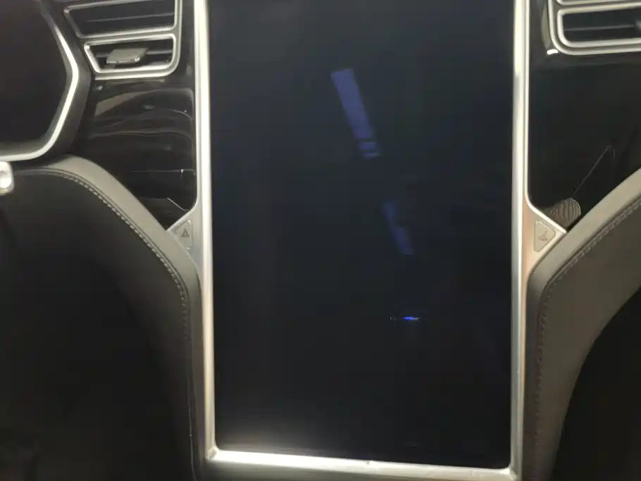 Tesla Model S 2017 — фото 13