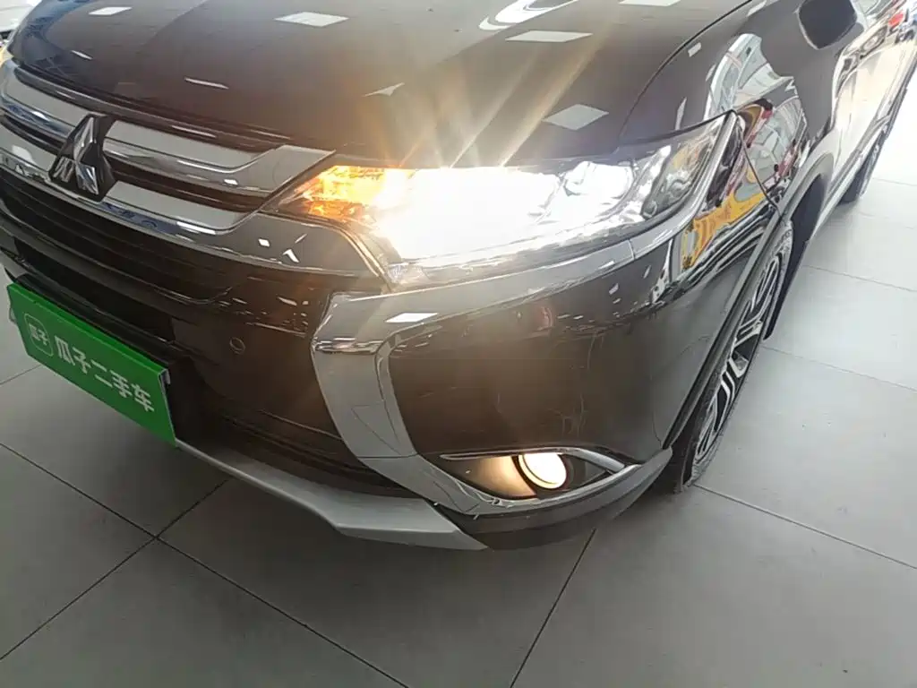 Mitsubishi Outlander 2017 — фото 24