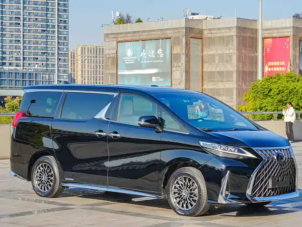 Lexus LM 2020