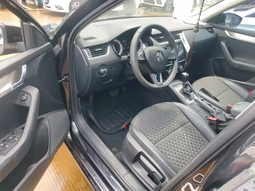 Skoda Octavia 2019 — фото 16