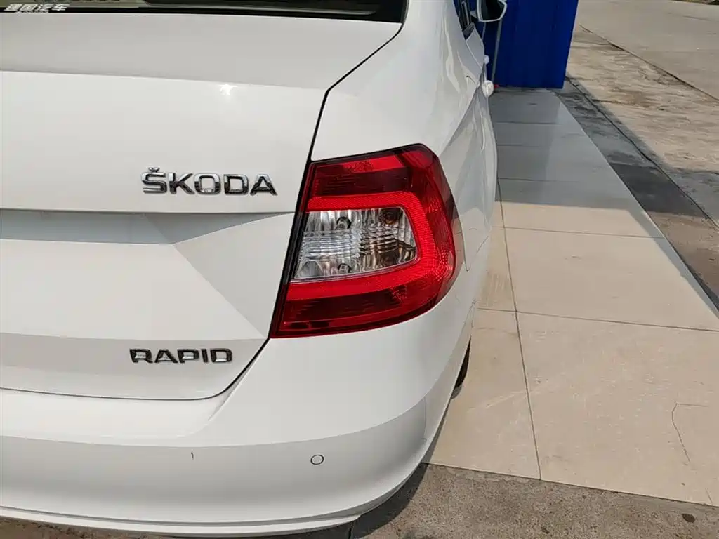 Skoda Rapid 2014 — фото 7