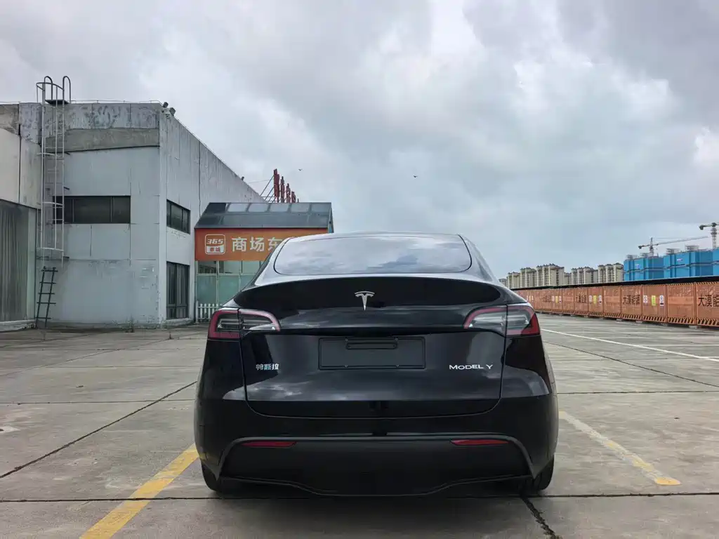 Tesla Model Y 2023 — фото 9