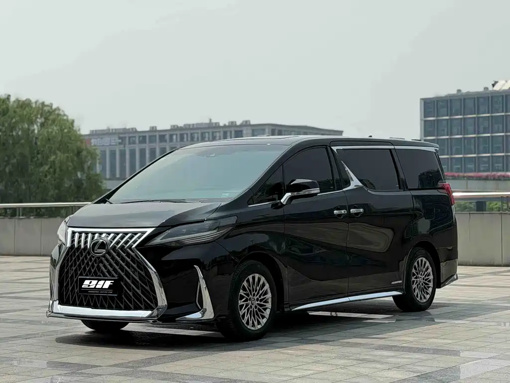 Toyota Vellfire 2022 — фото 1