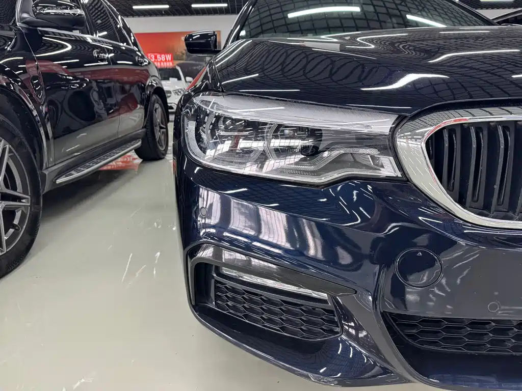 BMW 5 Series 2018 — фото 18