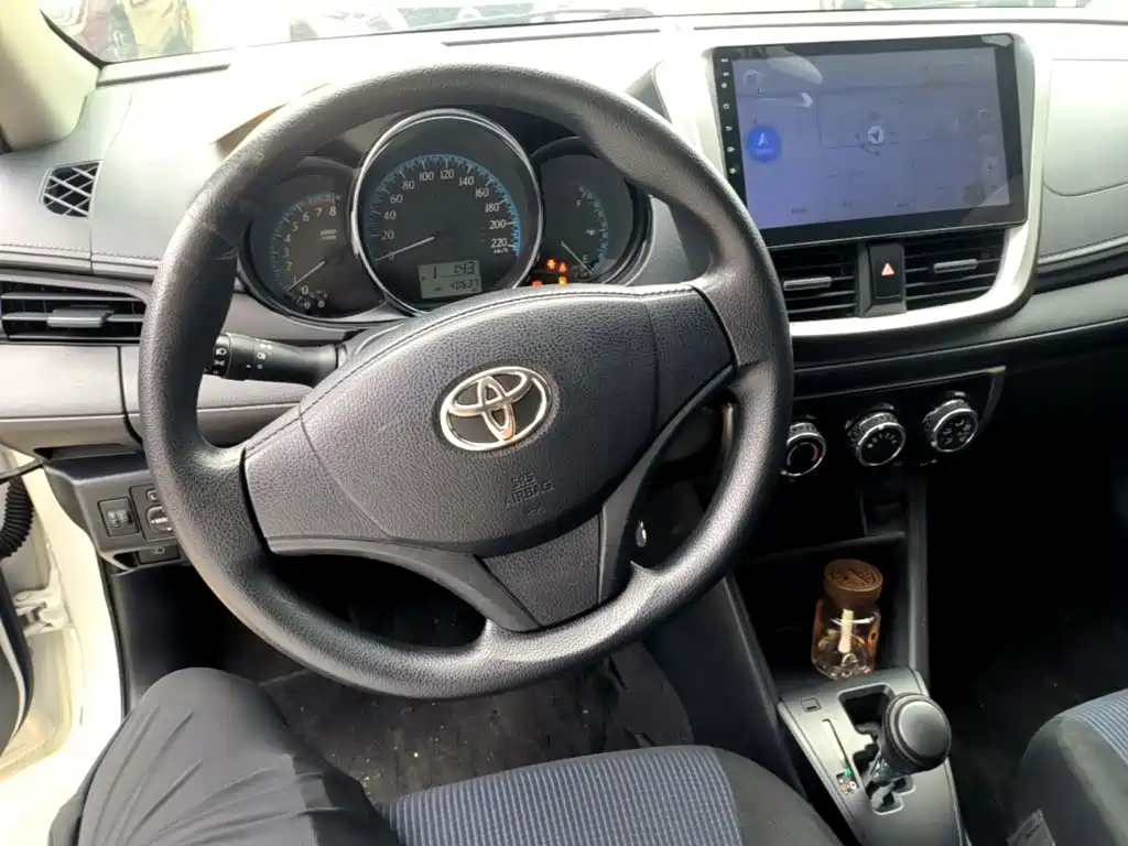 Toyota Yaris L 2018 — фото 10