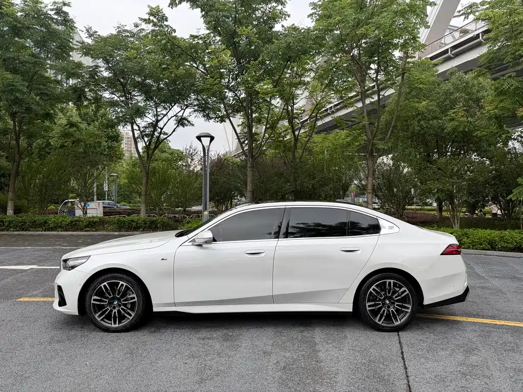 BMW 5 Series 2024