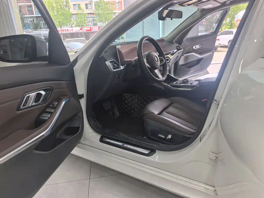 BMW 3 Series 2023 — фото 12