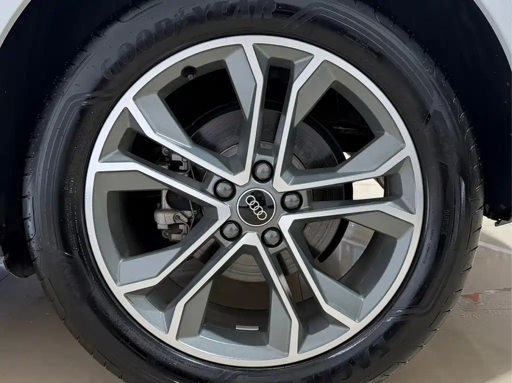 Audi Q3 2023 — фото 28