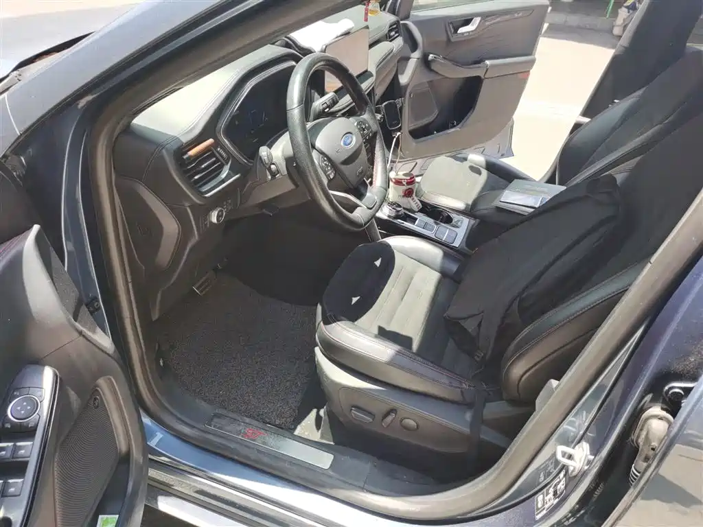 Ford Escape 2020 — фото 14