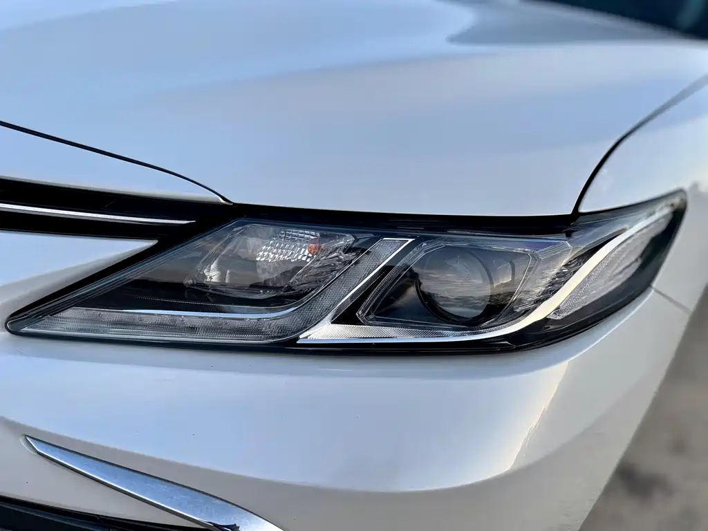Toyota Camry 2021 — фото 7