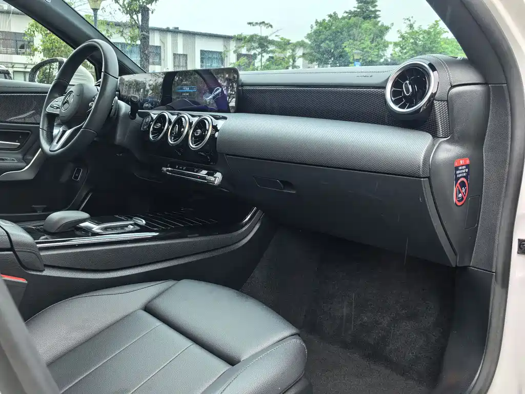 Mercedes-Benz A-Class 2021 — фото 12