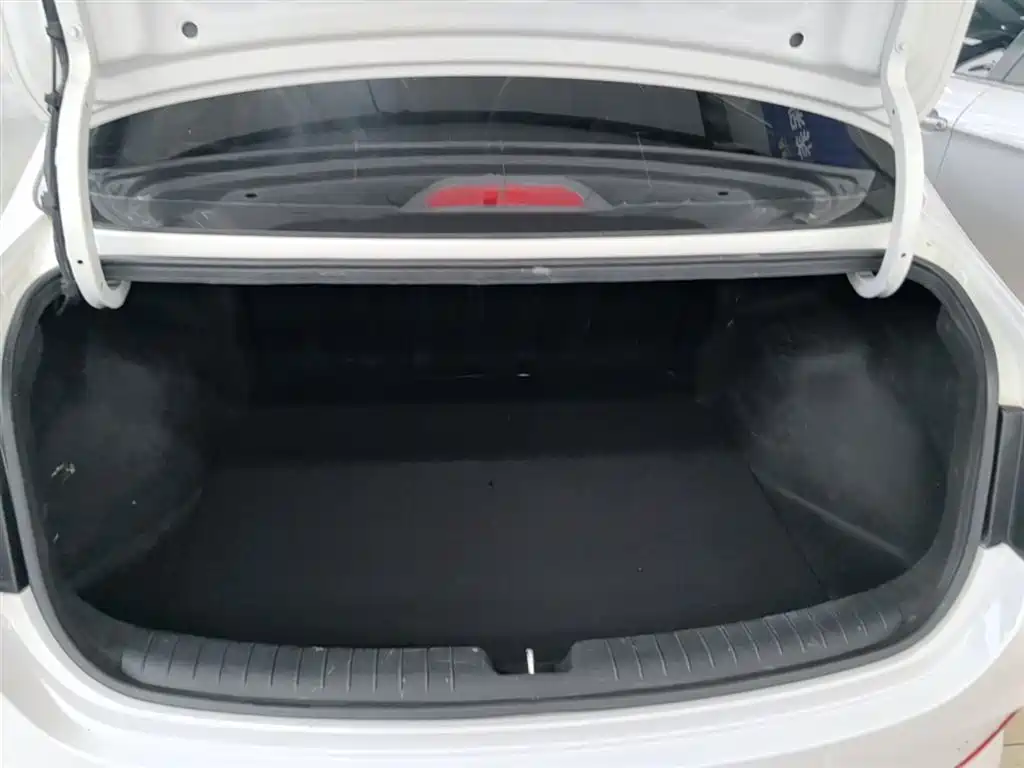 Hyundai Elantra 2019 — фото 19