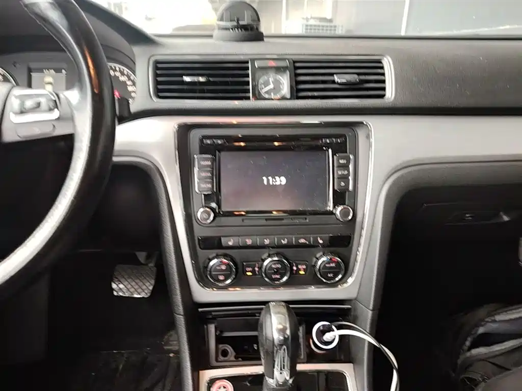 Volkswagen Passat 2015 — фото 13