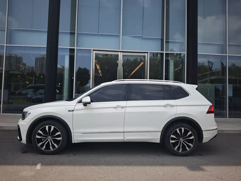 Volkswagen Tiguan L 2020 — фото 8