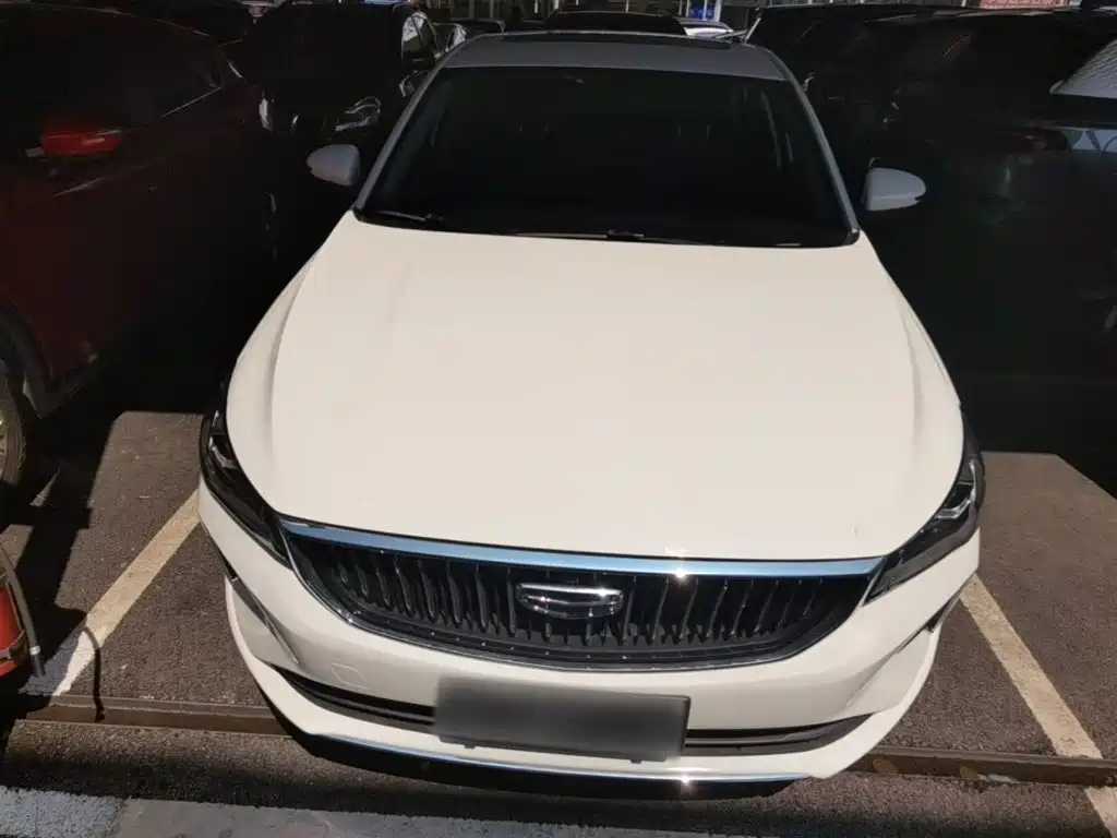 Geely Emgrand 2022