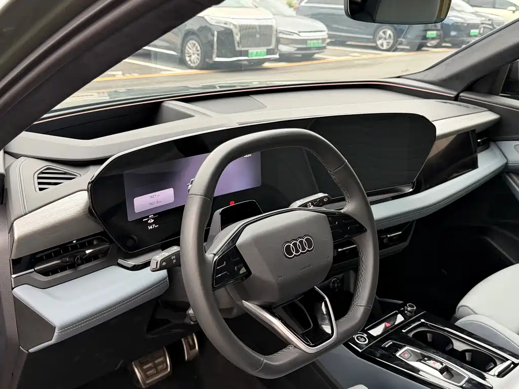 Audi Q6L e-tron 2025 — фото 9