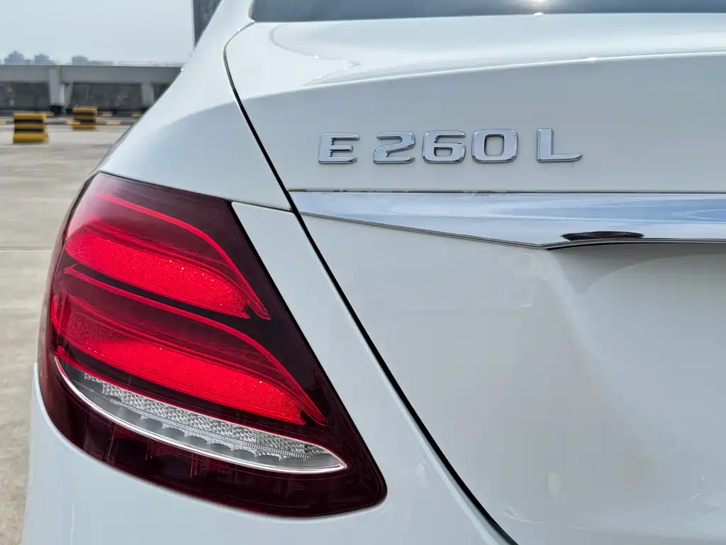 Mercedes-Benz E-Class 2019 — фото 19