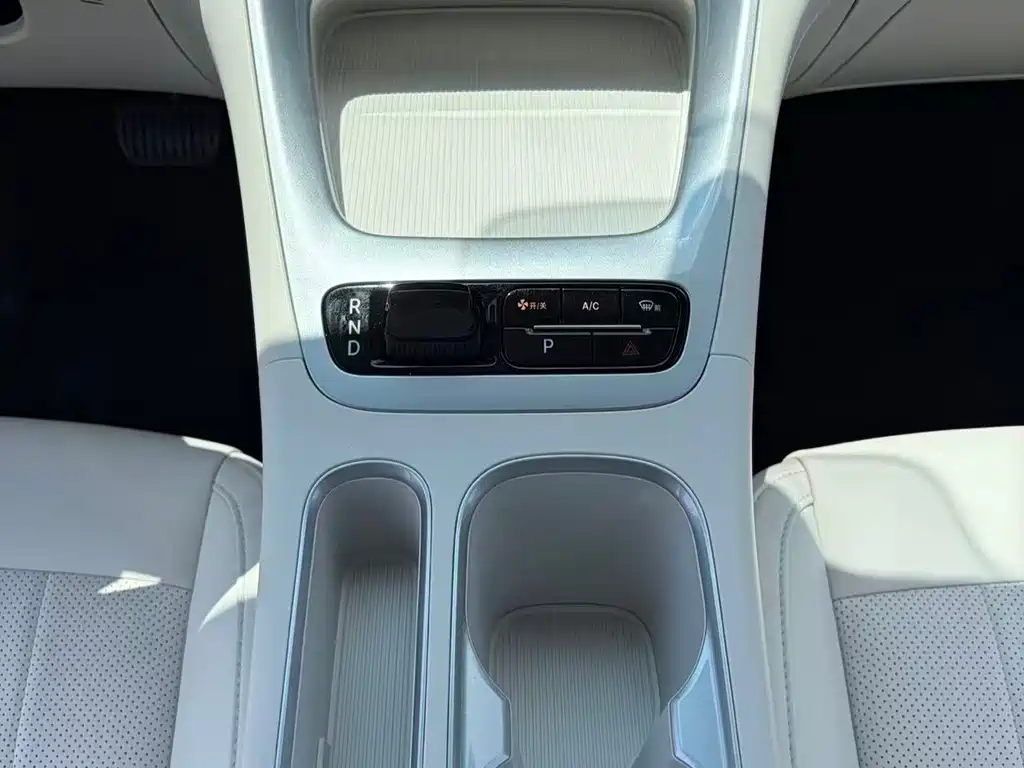 Geely Galaxy Starwish 2025 — фото 13