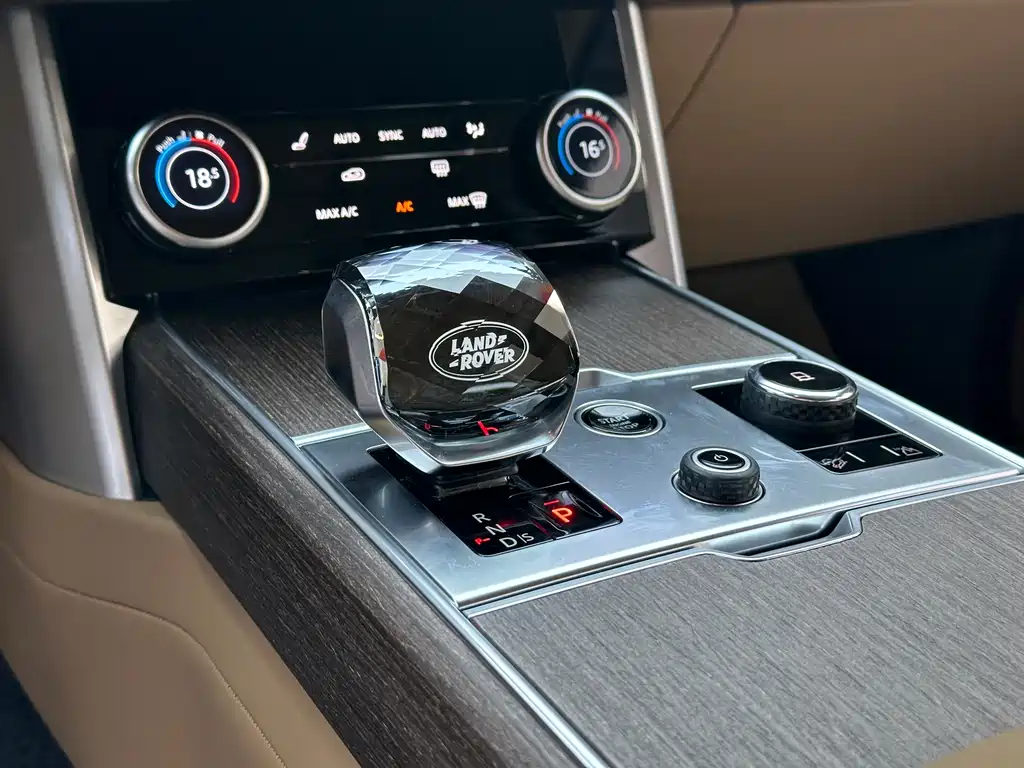 Land Rover Range Rover 2023 — фото 10